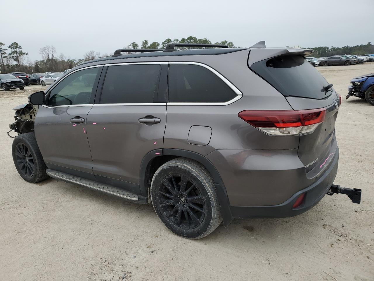 2019 Toyota Highlander - Image 2