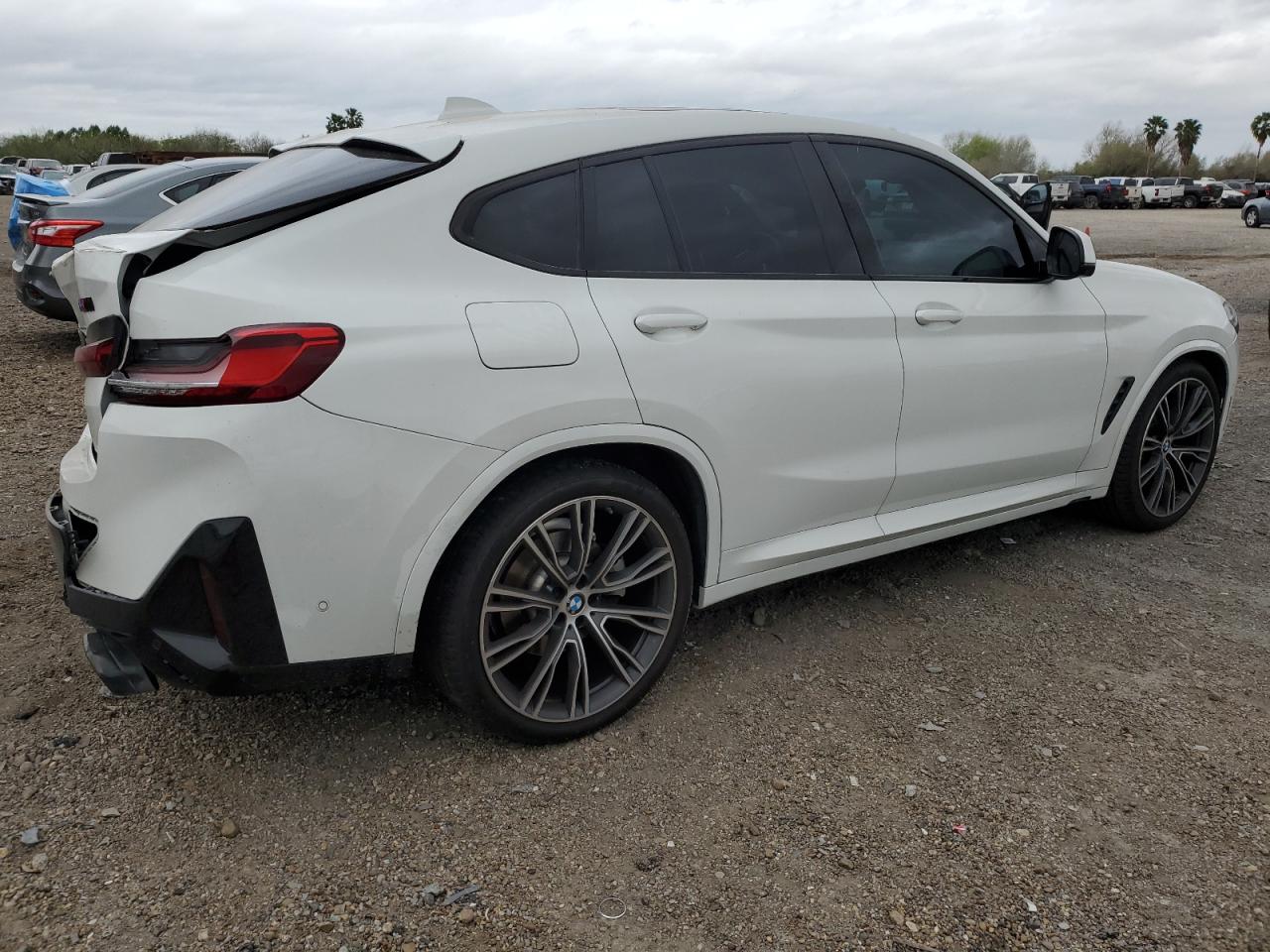 2023 BMW X4 - Image 3