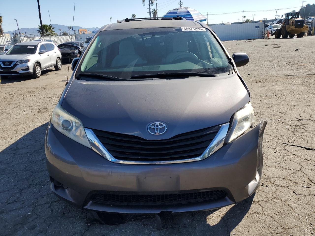 2011 Toyota Sienna - Image 5