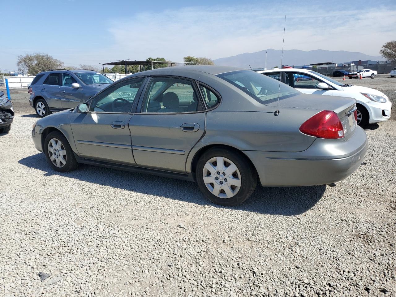 2003 Ford Taurus - Image 2