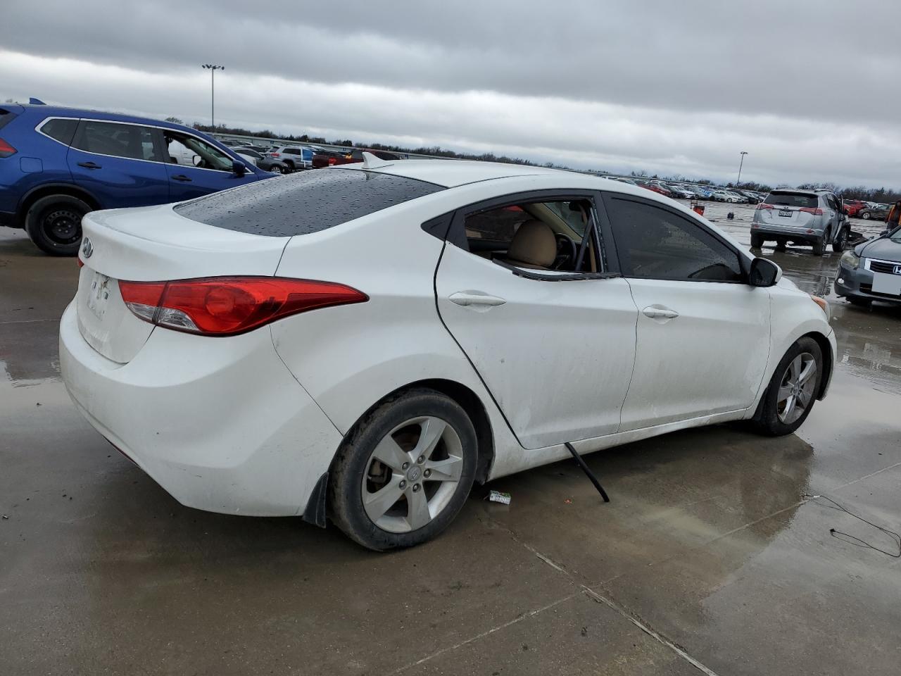 2012 Hyundai Elantra - Image 4