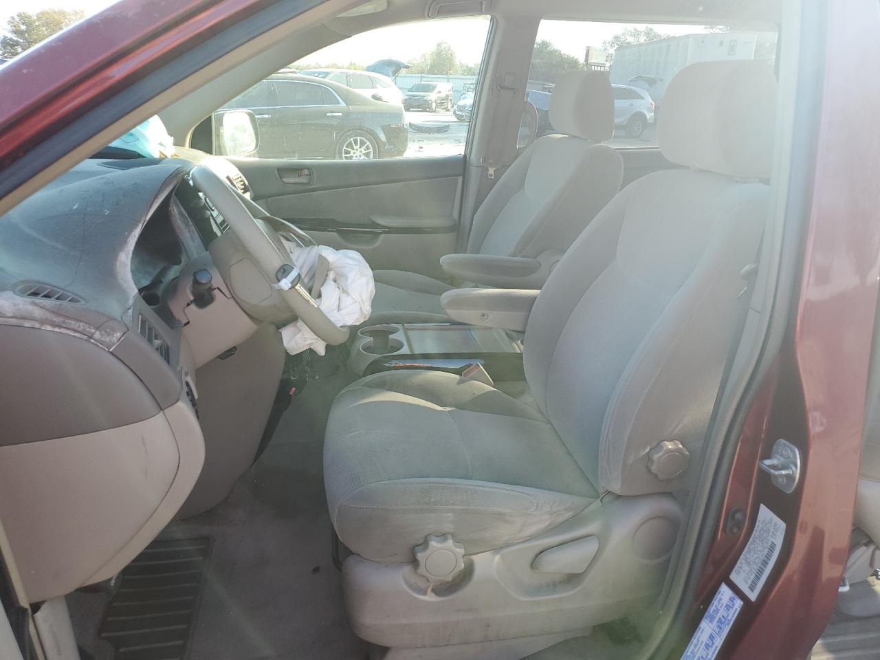 2004 Toyota Sienna - Image 7