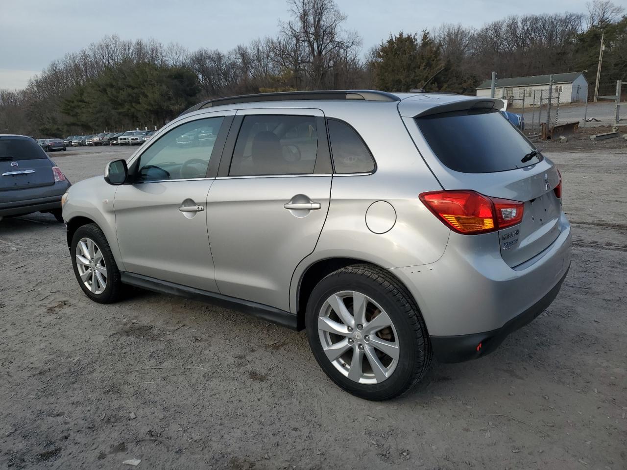2014 Mitsubishi Outlander - Image 2
