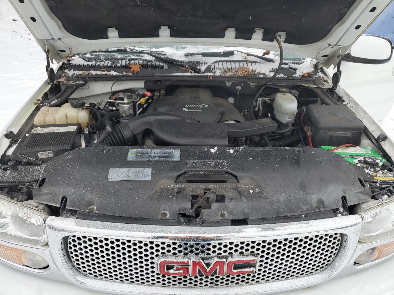 2005 GMC Yukon - Image 12