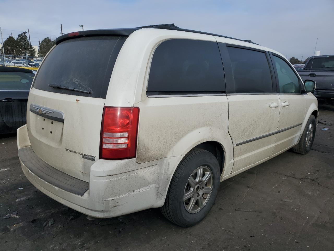 2010 Chrysler Town & Country - Image 3