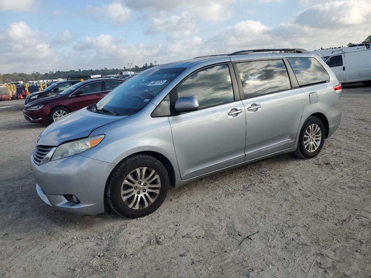 2014 Toyota Sienna - Image 1