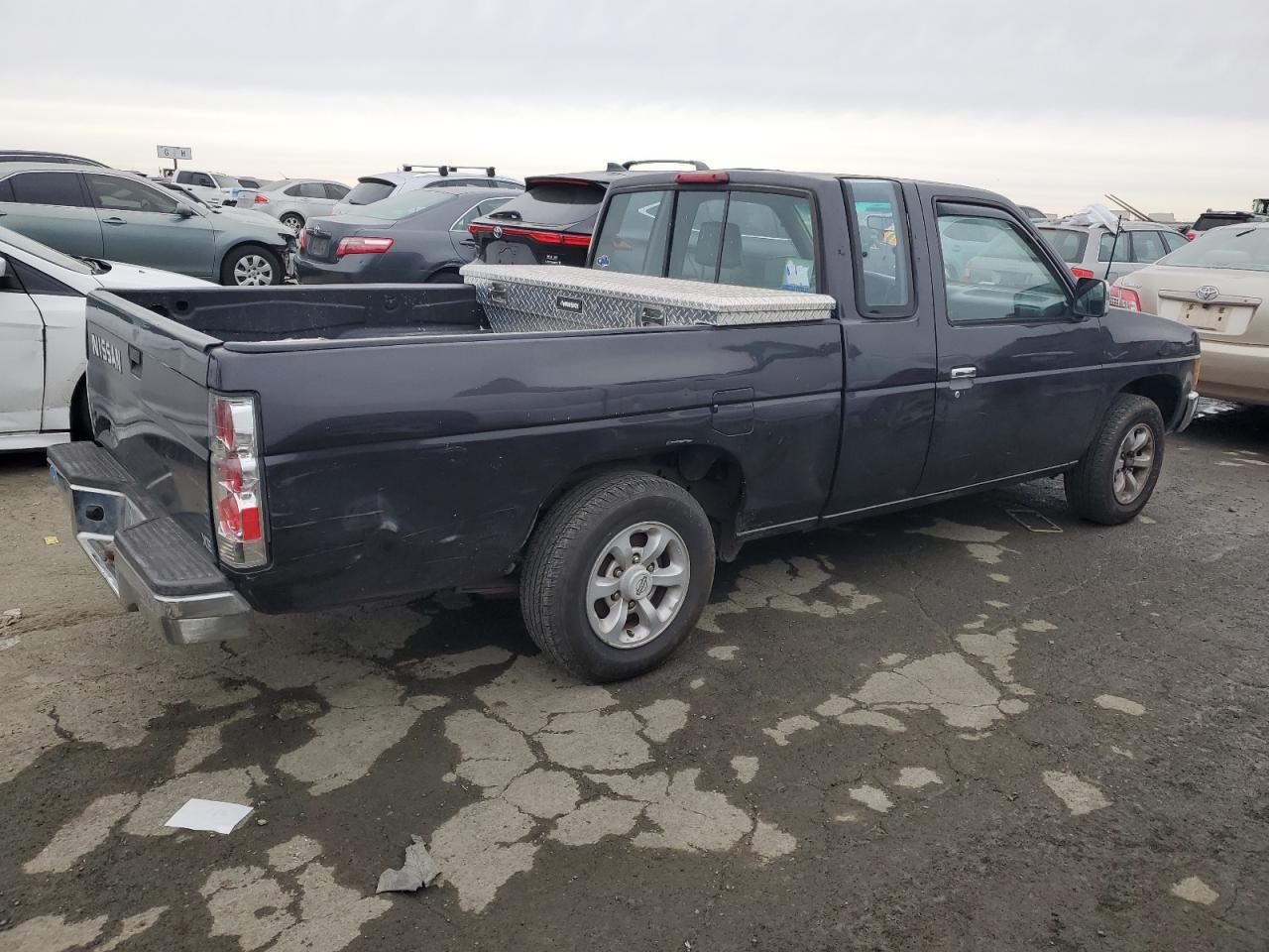 1996 Nissan Titan - Image 3