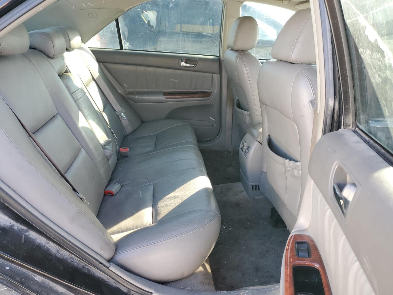 2005 Toyota Camry - Image 11