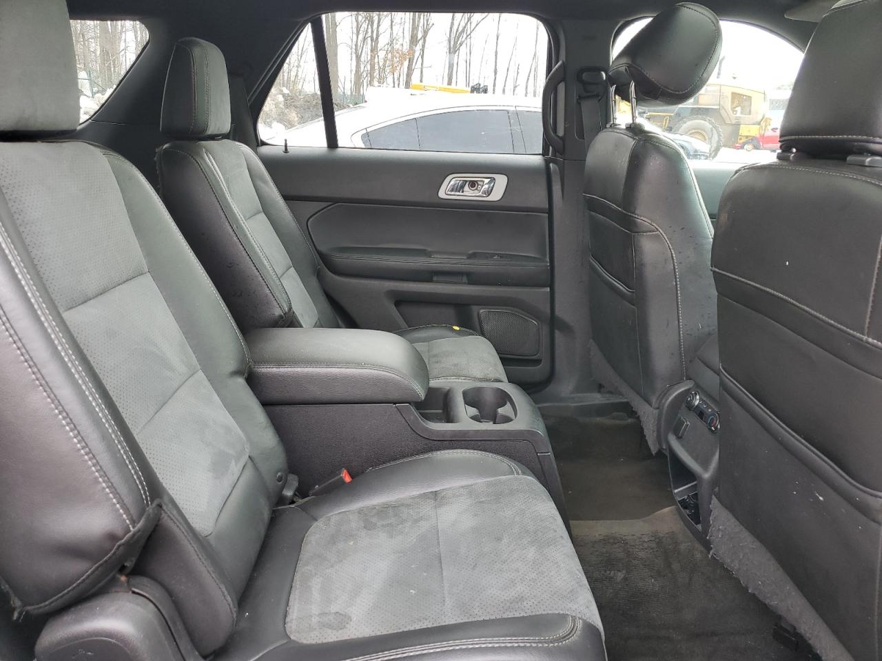 2015 Ford Explorer - Image 11
