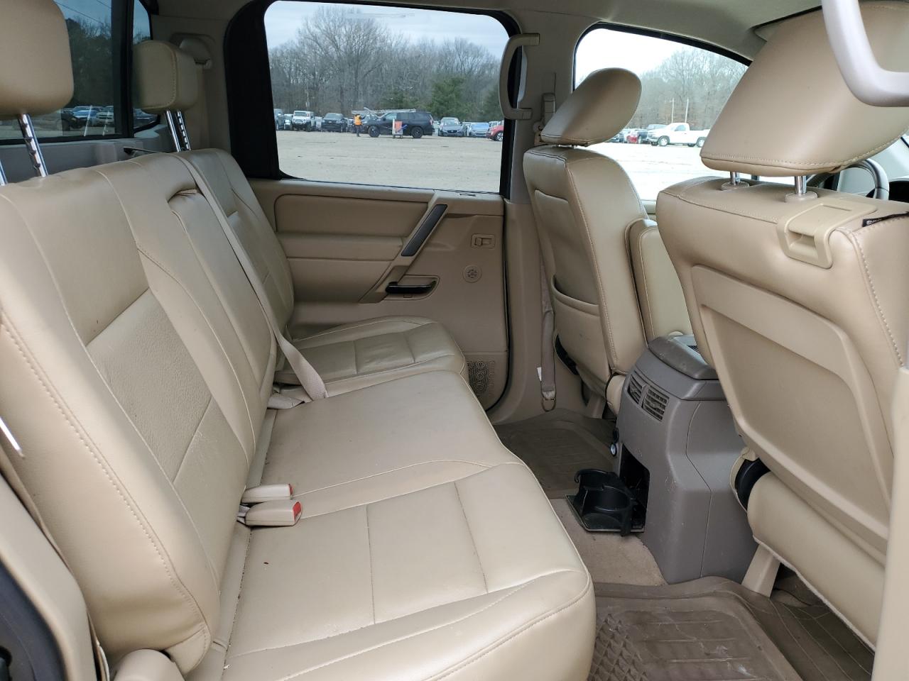2010 Nissan Titan - Image 10