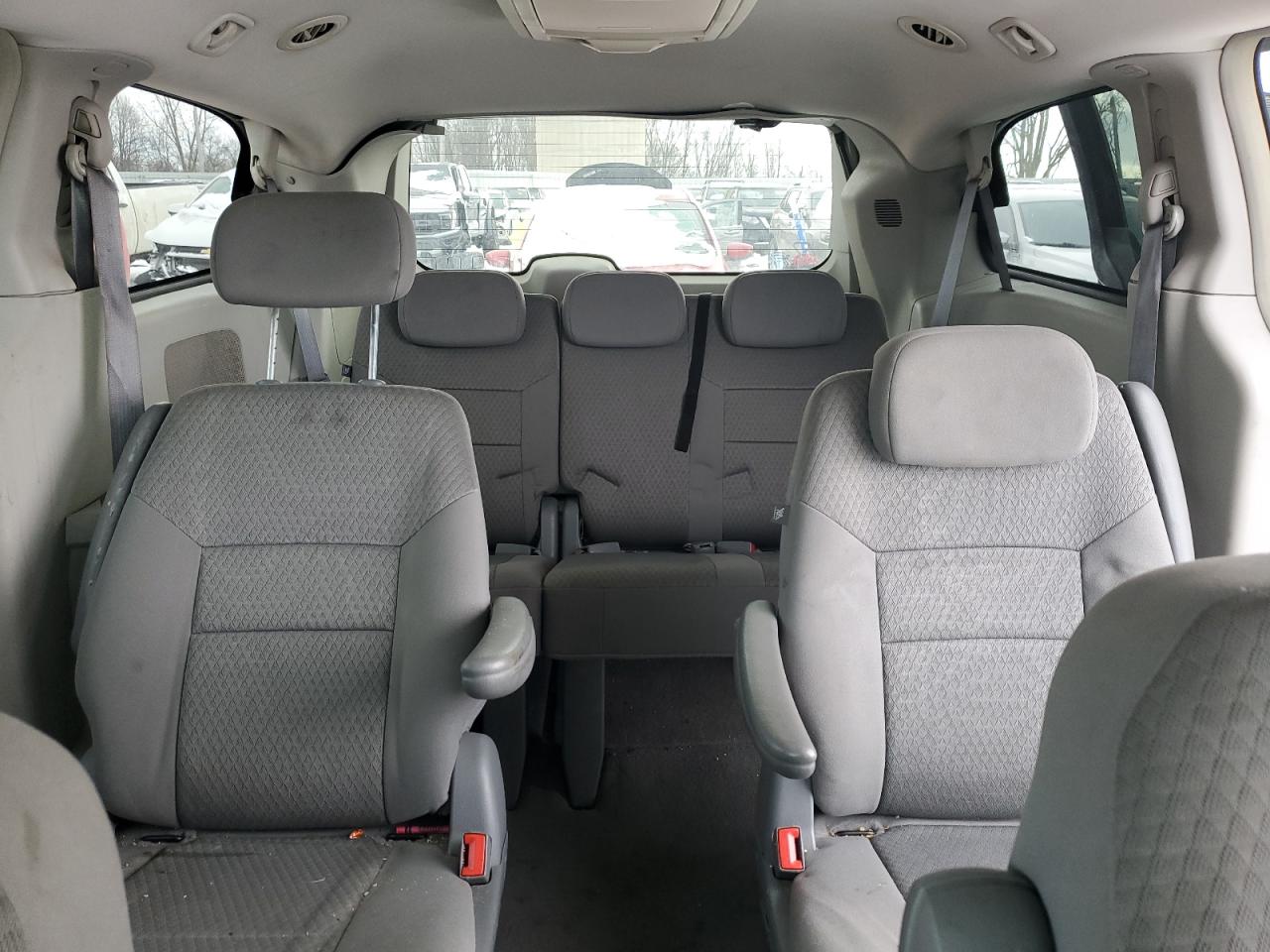 2008 Chrysler Town & Country - Image 10
