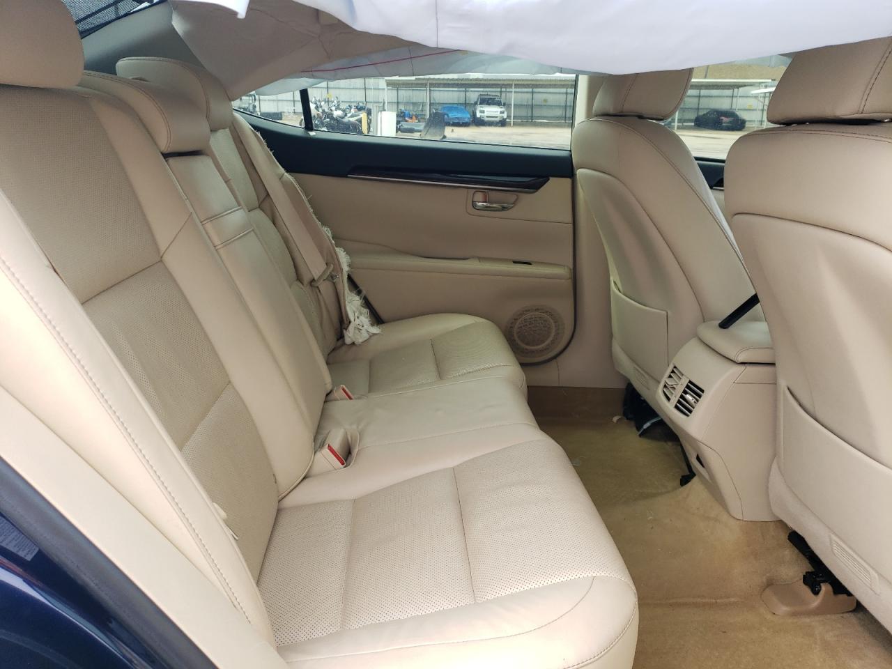 2015 Lexus ES - Image 10