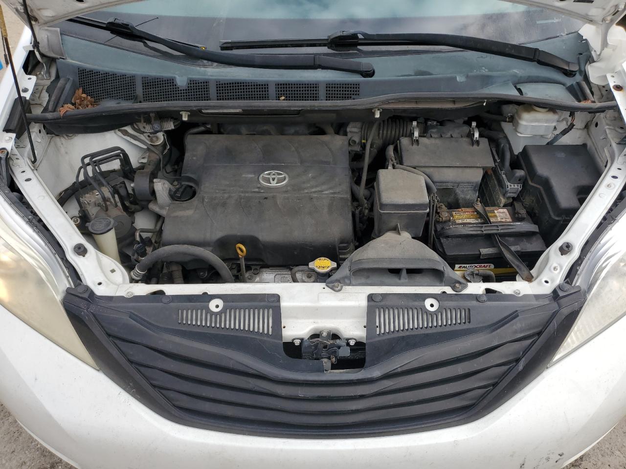 2011 Toyota Sienna - Image 12