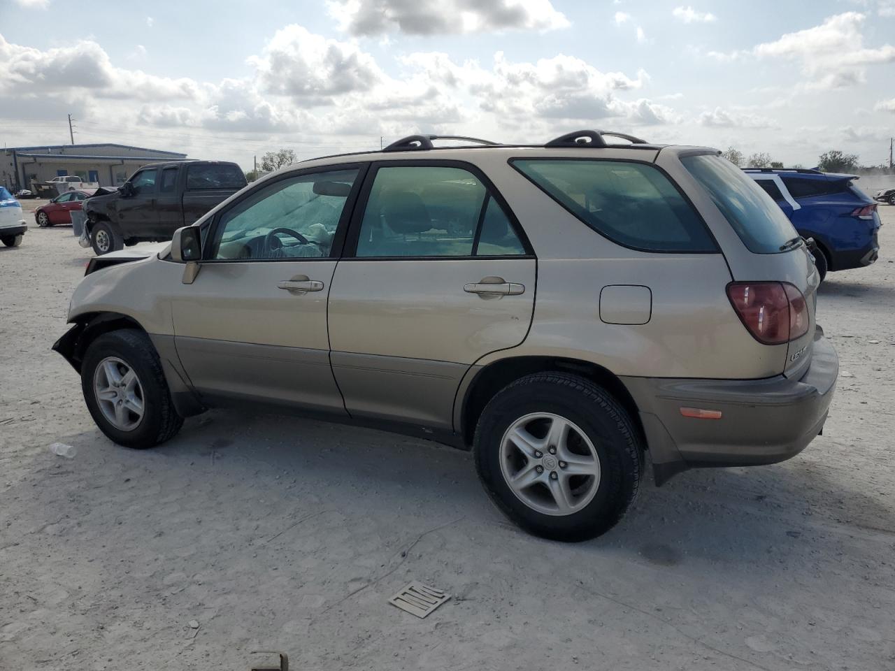 2000 Lexus RX - Image 2