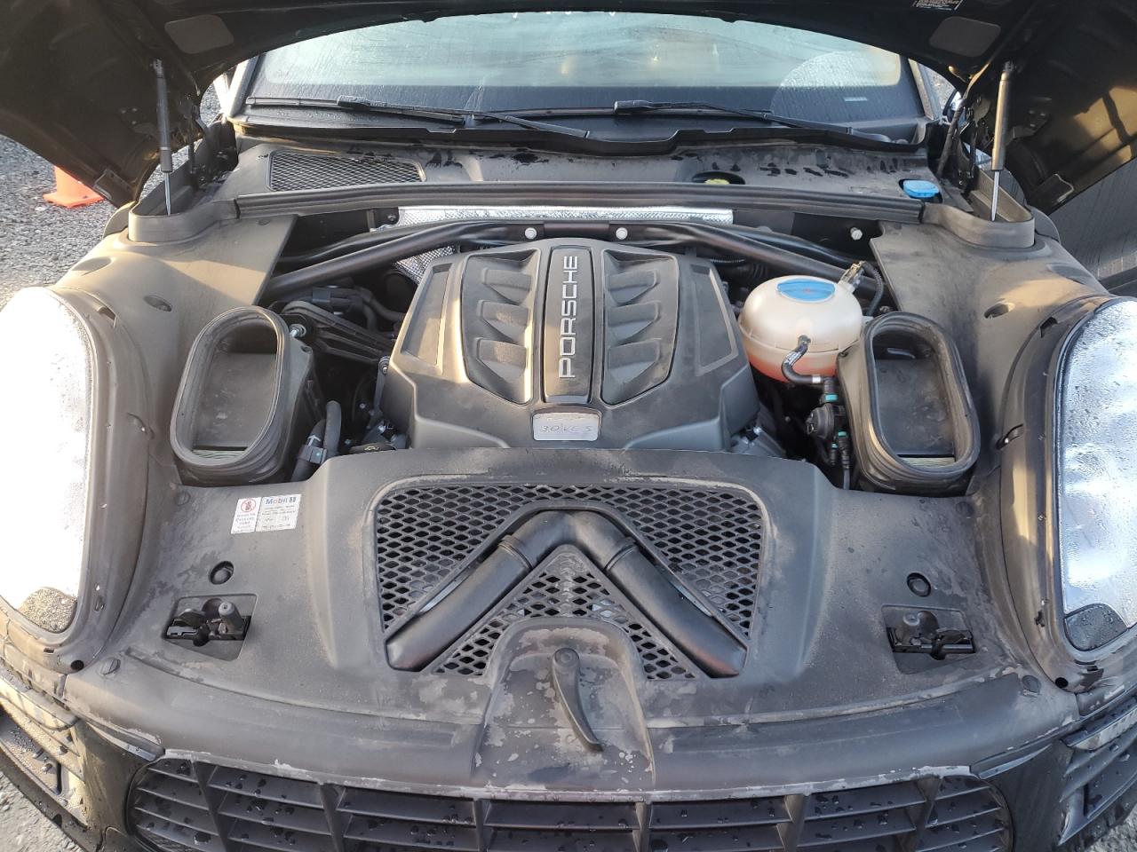 2016 Porsche Macan - Image 13