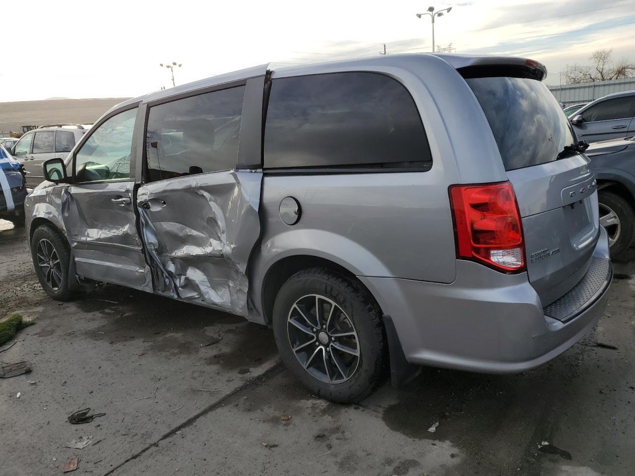 2014 Dodge Caravan - Image 2