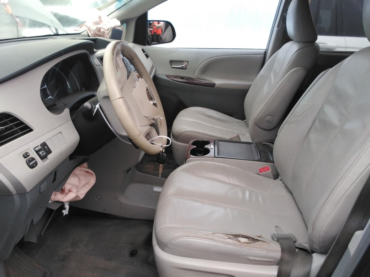 2014 Toyota Sienna - Image 7