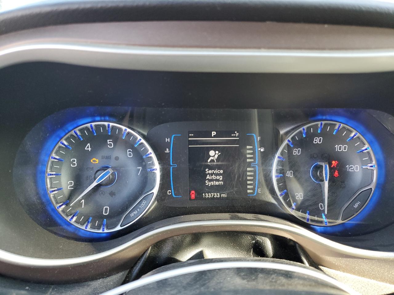 2017 Chrysler Pacifica - Image 9