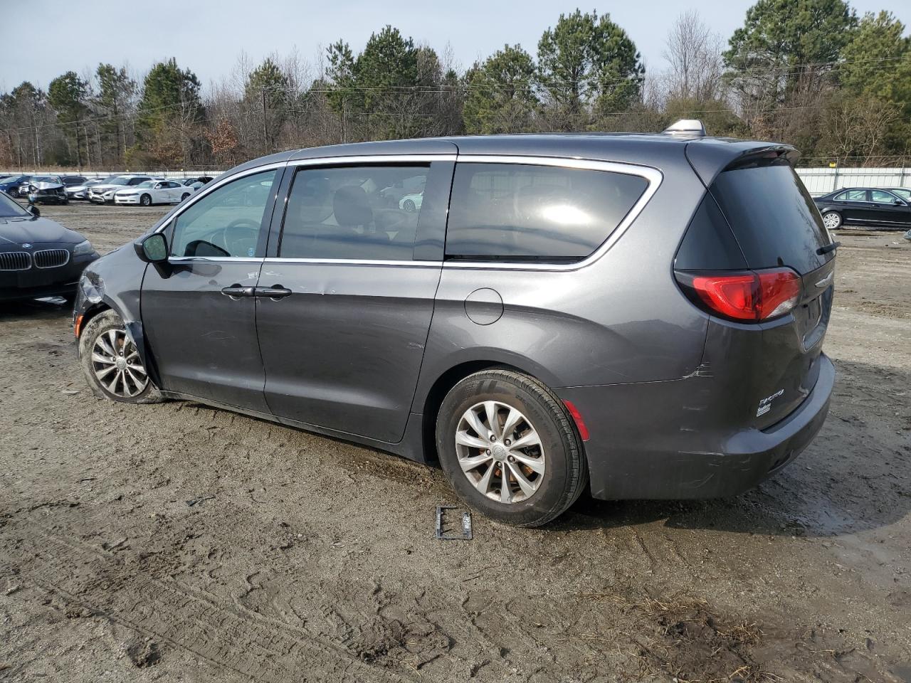 2017 Chrysler Pacifica - Image 2