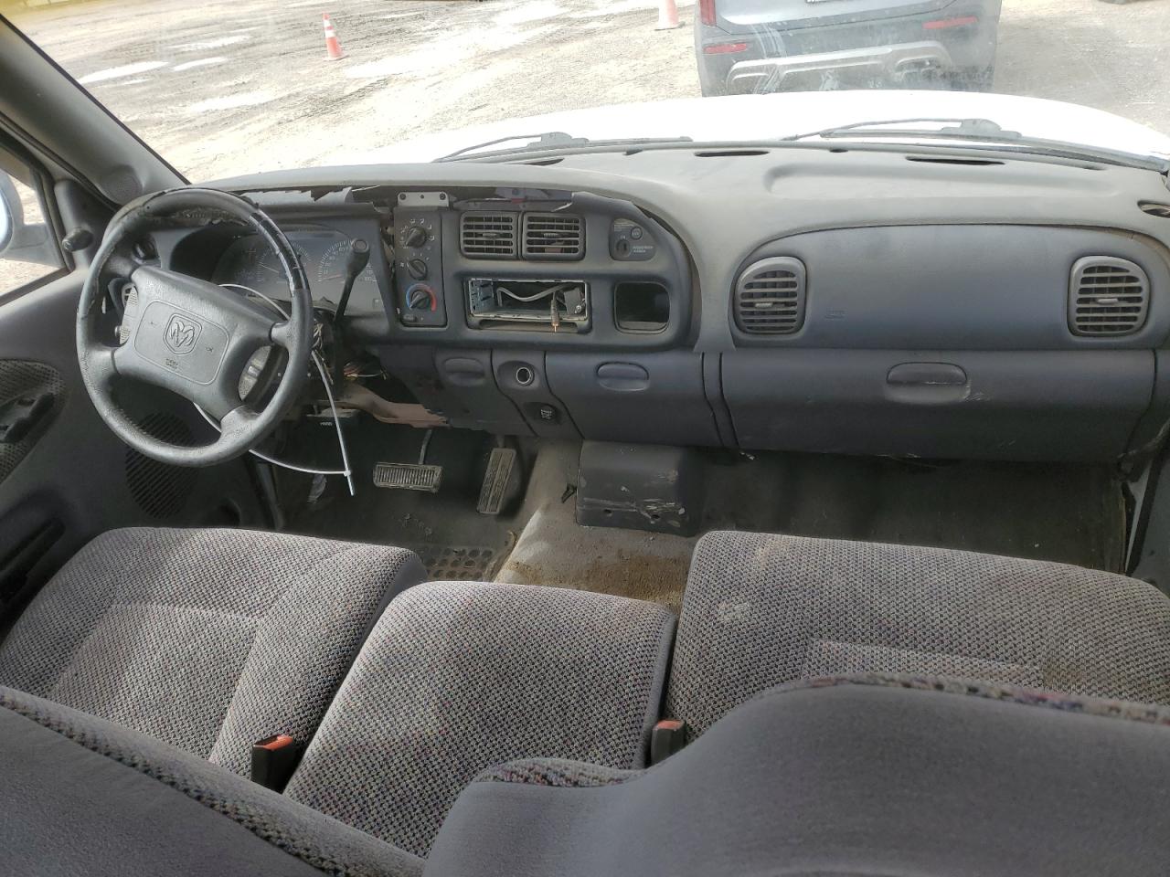 2000 Dodge RAM - Image 8
