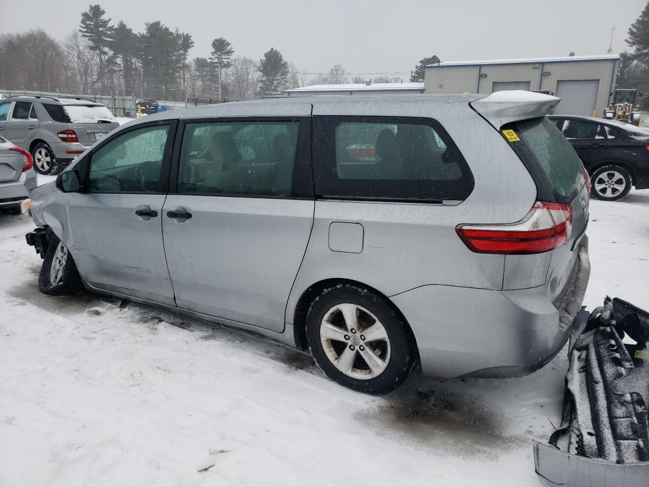 2015 Toyota Sienna - Image 2