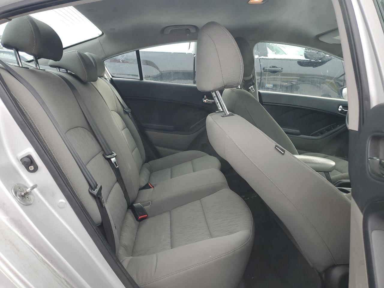2015 Kia Forte - Image 10
