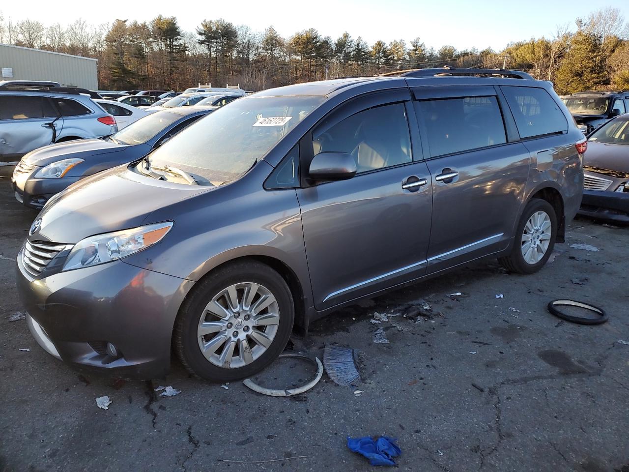 2015 Toyota Sienna Xle for Sale in Exeter, RI - Front End
