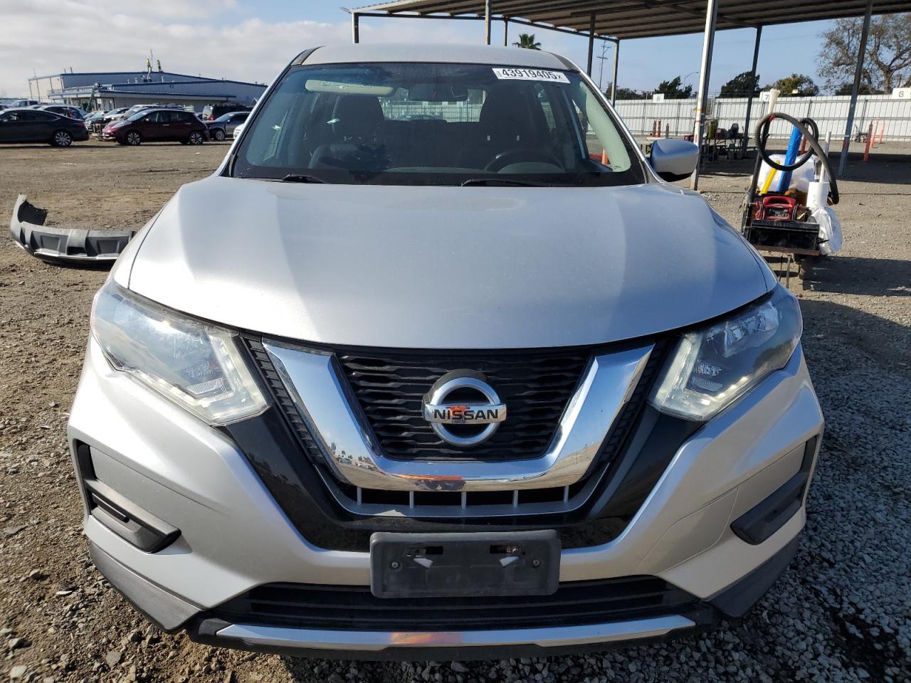 2017 Nissan Rogue - Image 5