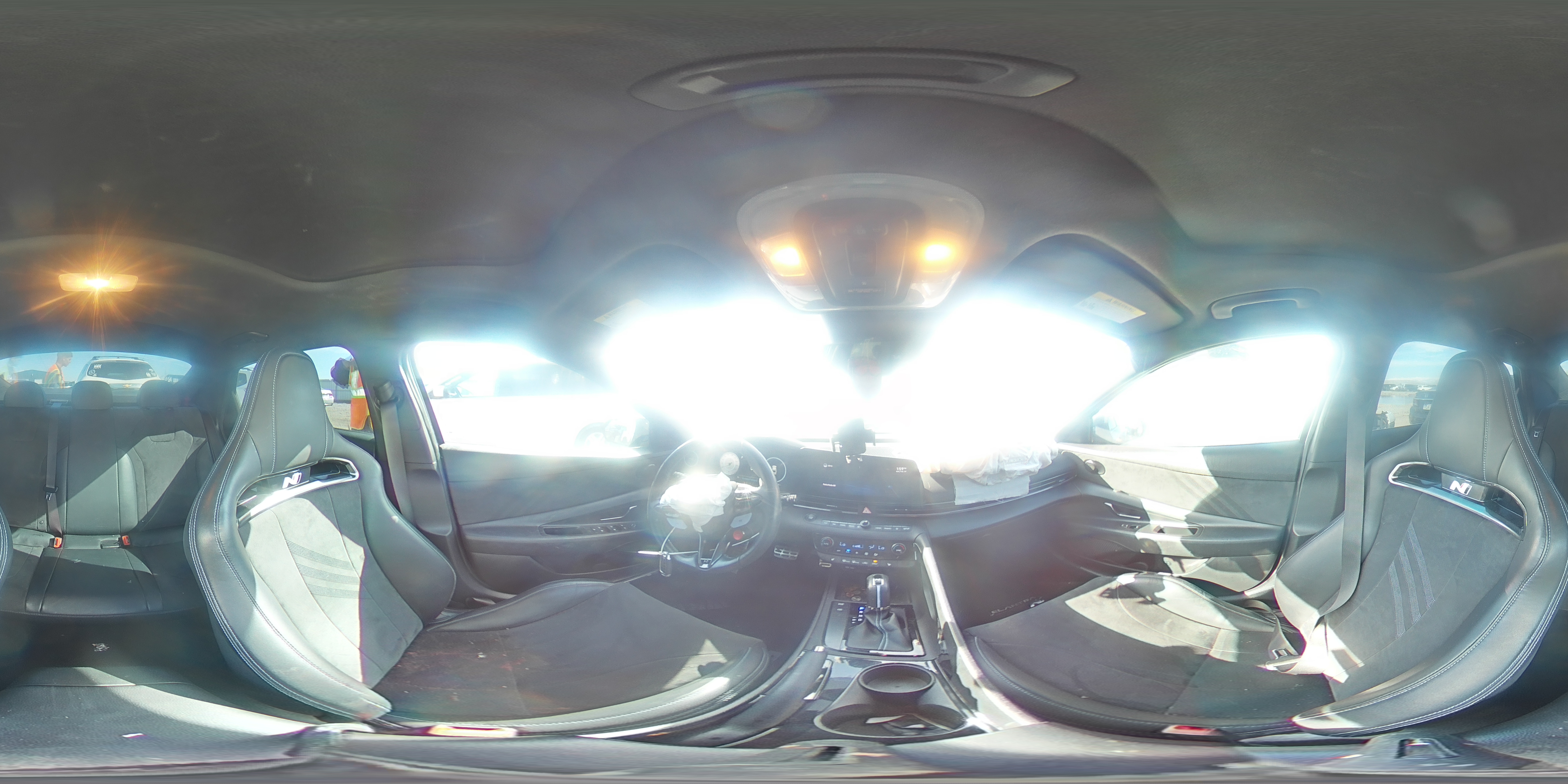 2022 Hyundai Elantra - Image 13