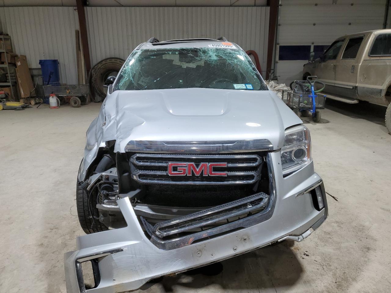 2016 GMC Terrain - Image 5