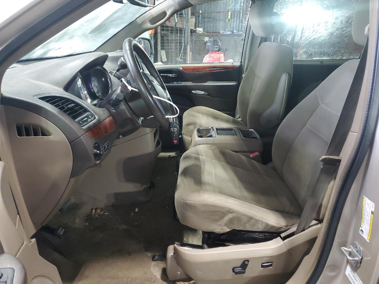 2013 Chrysler Town & Country - Image 7