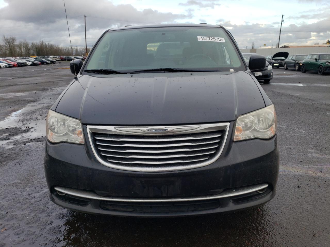 2014 Chrysler Town & Country - Image 5