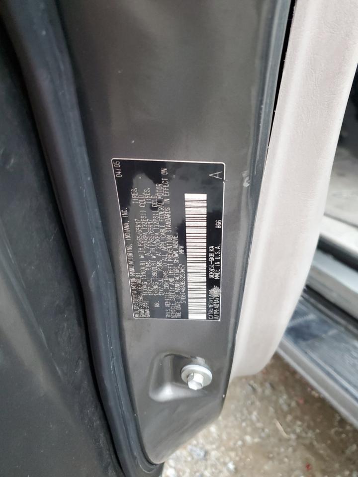 2005 Toyota Sequoia - Image 14