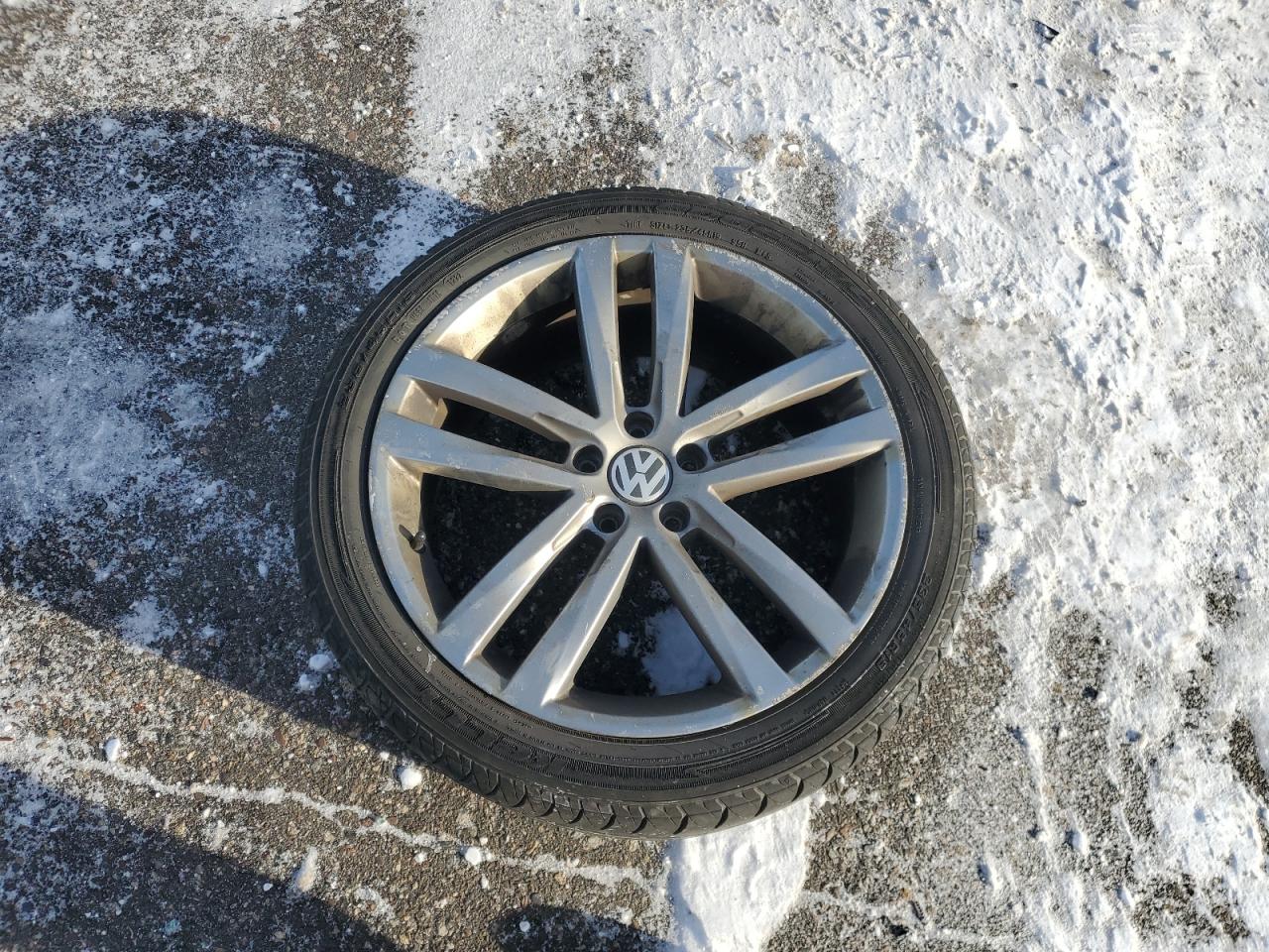 2017 Volkswagen Passat - Image 13