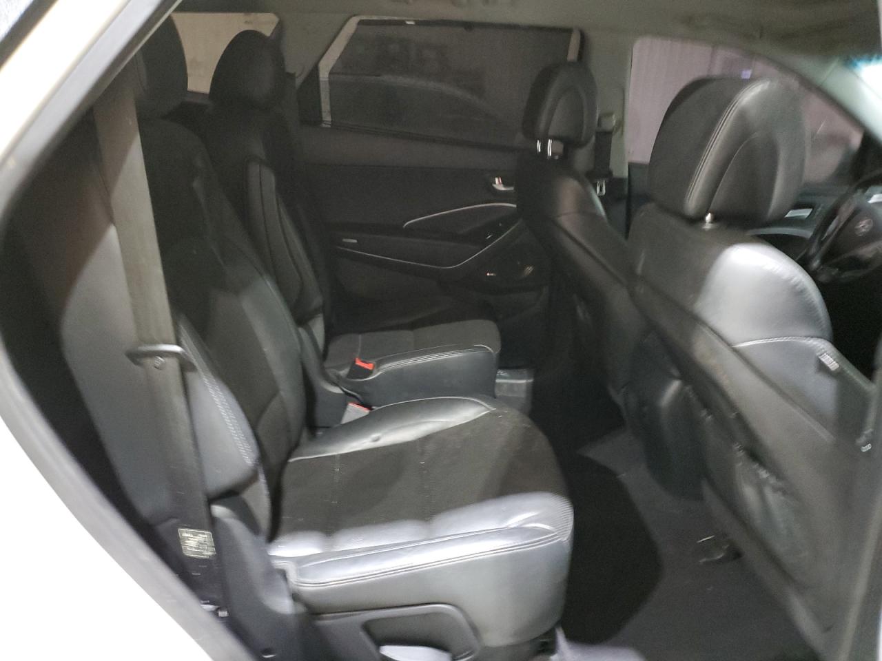 2015 Hyundai Santa Fe - Image 11