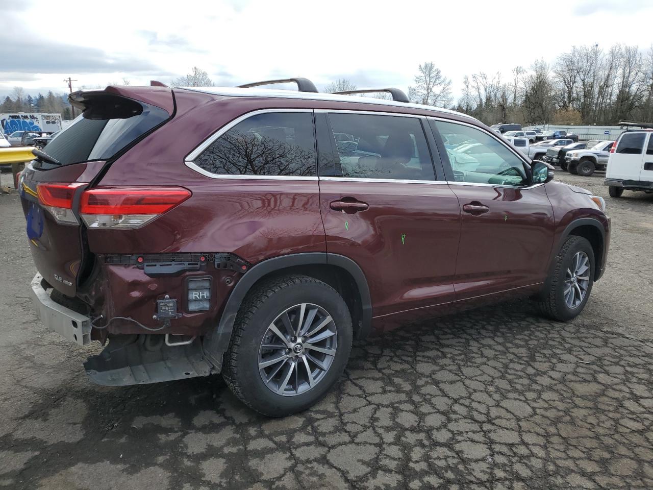 2017 Toyota Highlander - Image 3