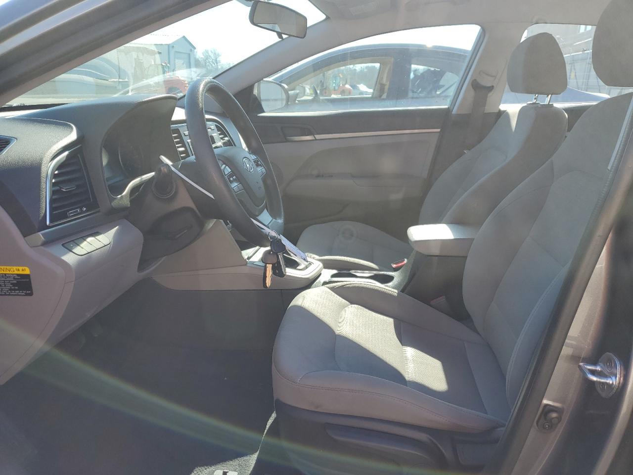 2018 Hyundai Elantra - Image 7