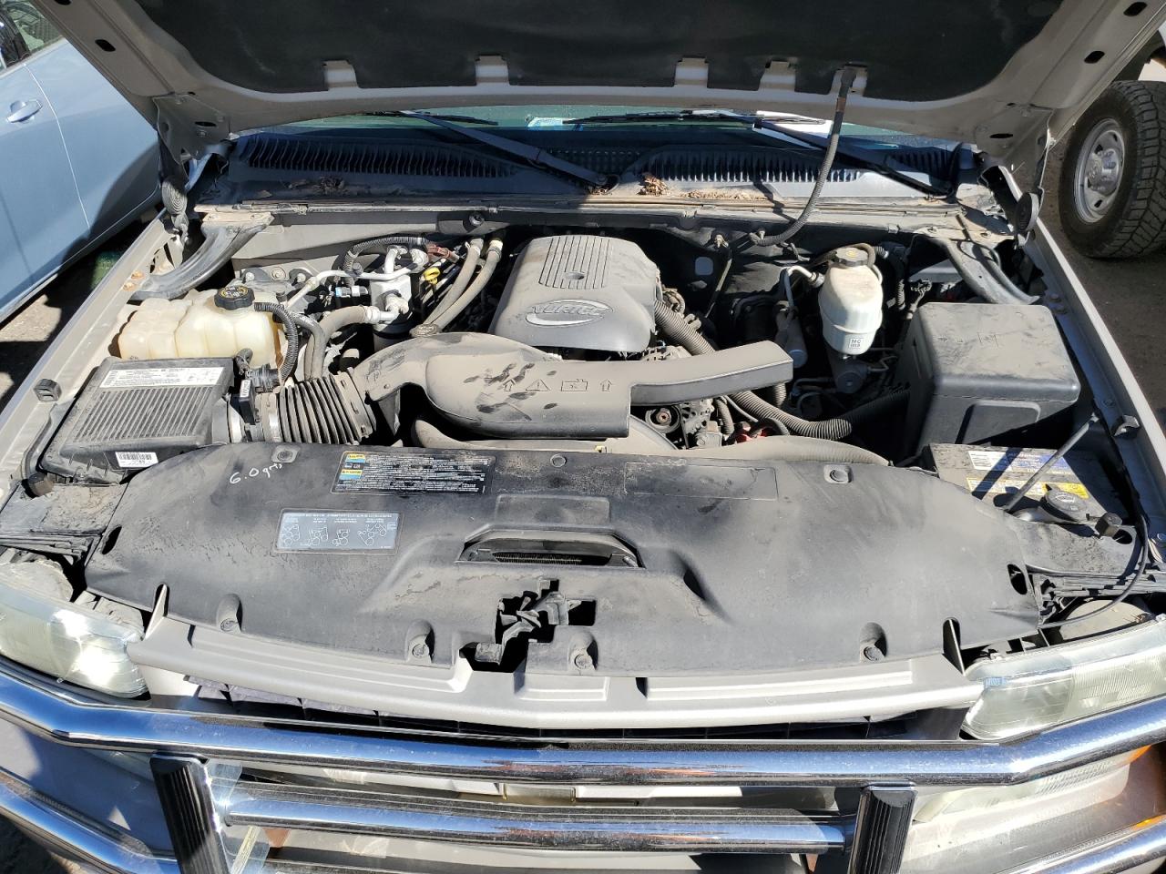 2004 Chevrolet Tahoe - Image 12