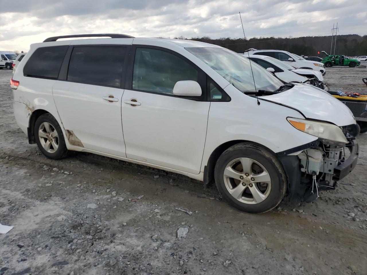 2014 Toyota Sienna - Image 4