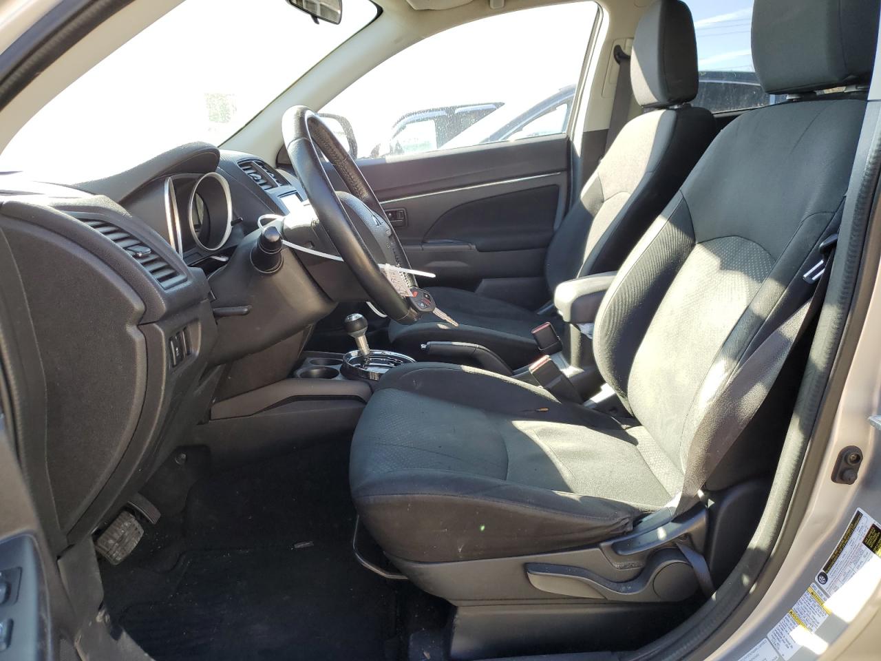 2015 Mitsubishi Outlander - Image 7