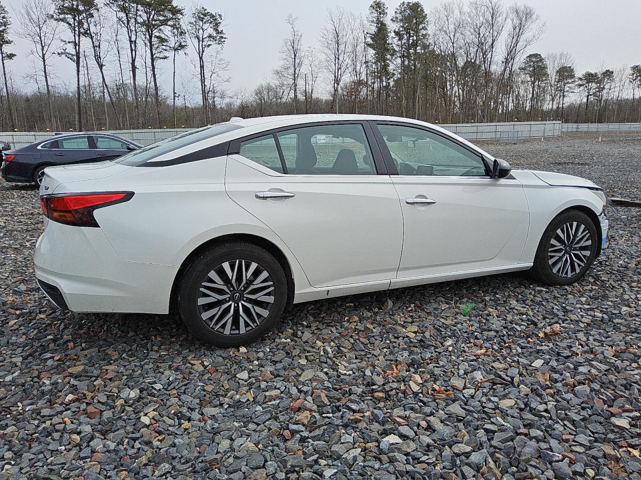 2024 Nissan Altima - Image 3