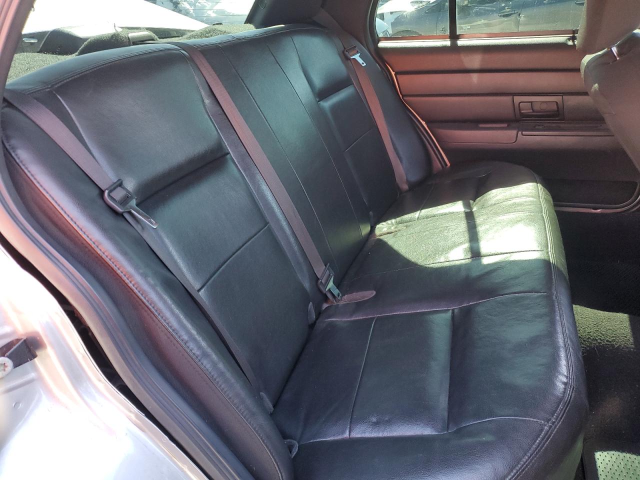 2006 Ford Crown Victoria - Image 10