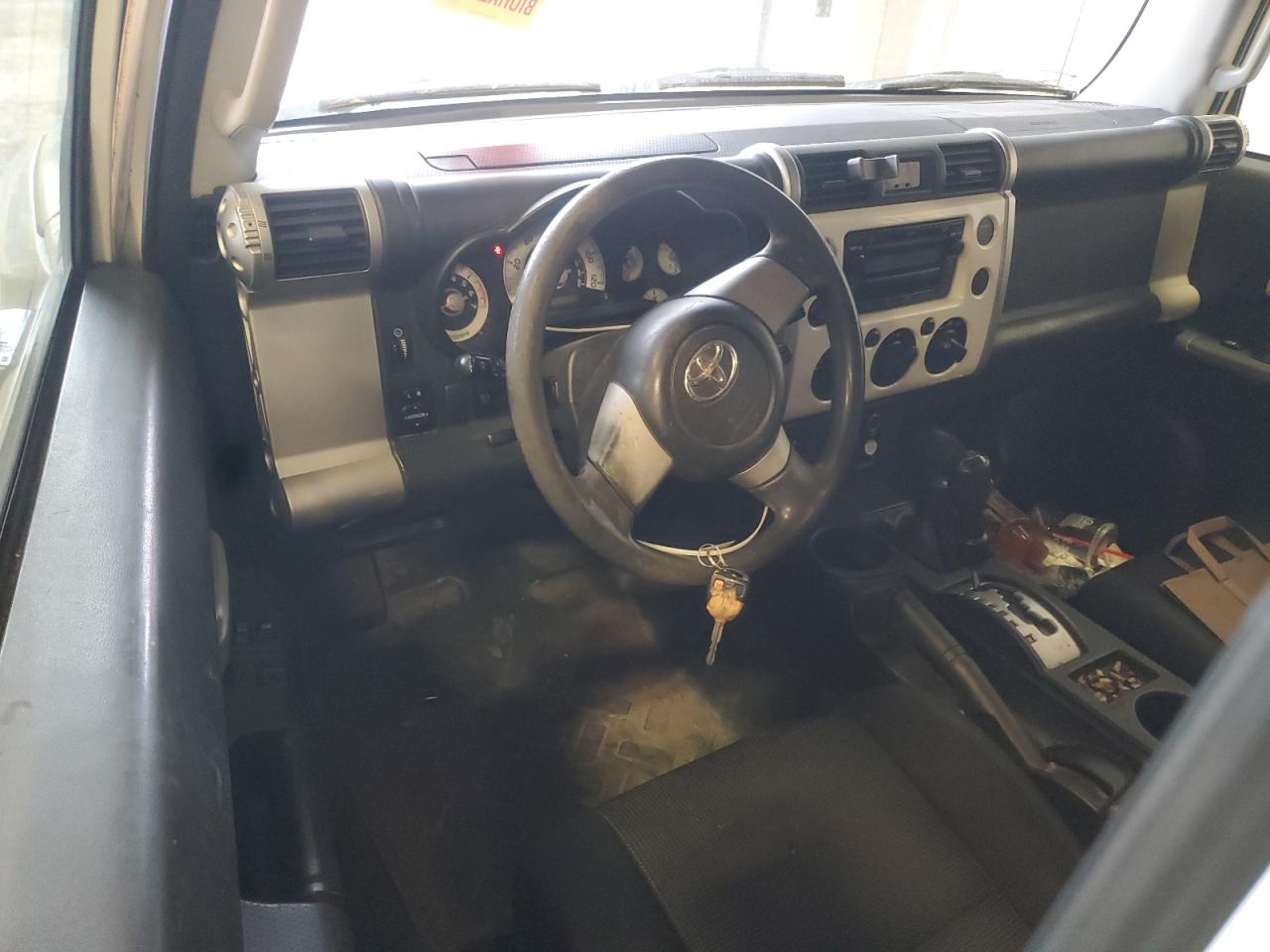 2010 Toyota FJ Cruiser - Image 8