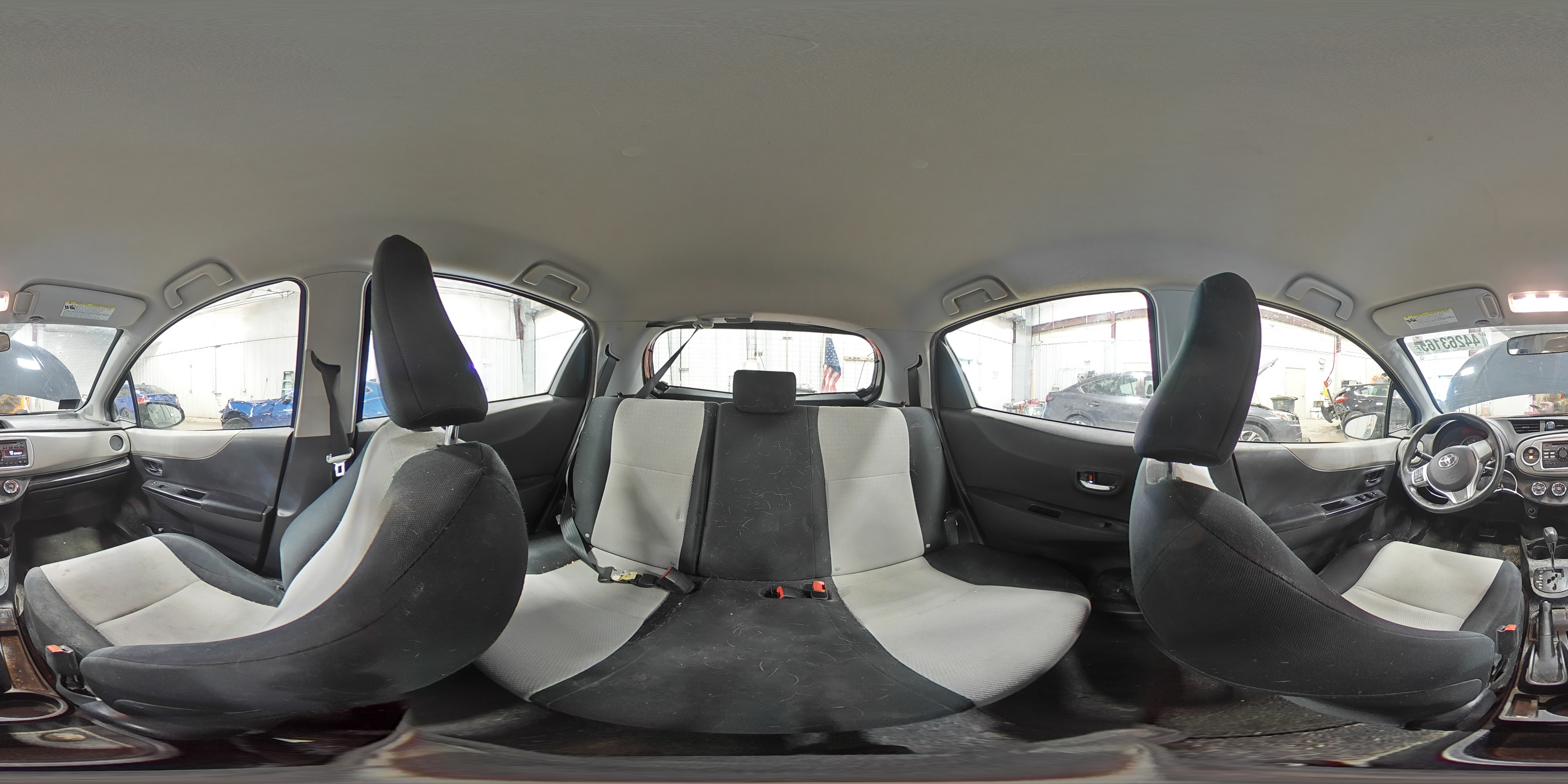 2013 Toyota Yaris - Image 15