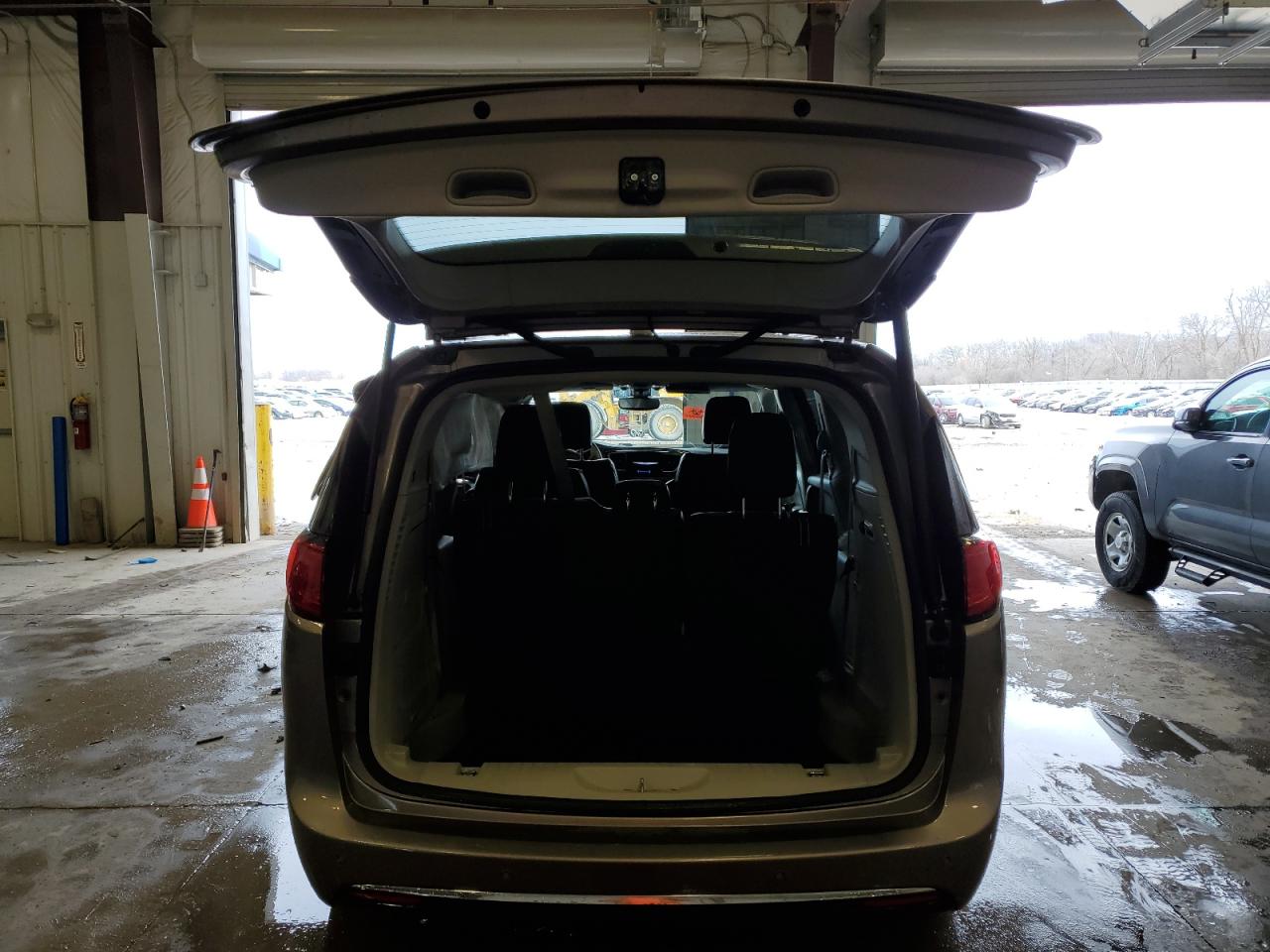 2018 Chrysler Pacifica - Image 6
