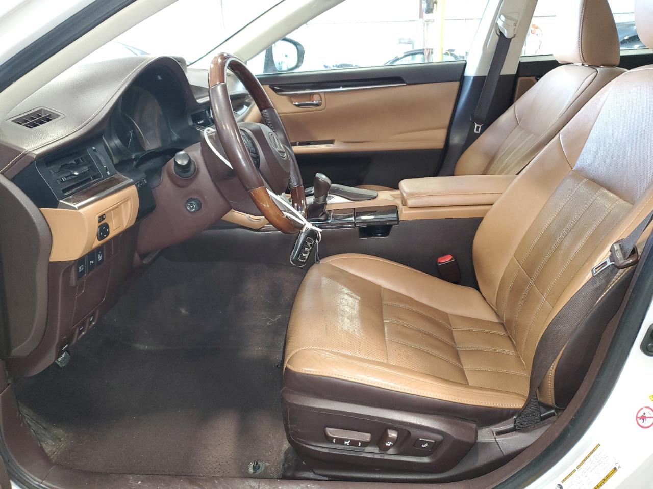 2016 Lexus ES - Image 7