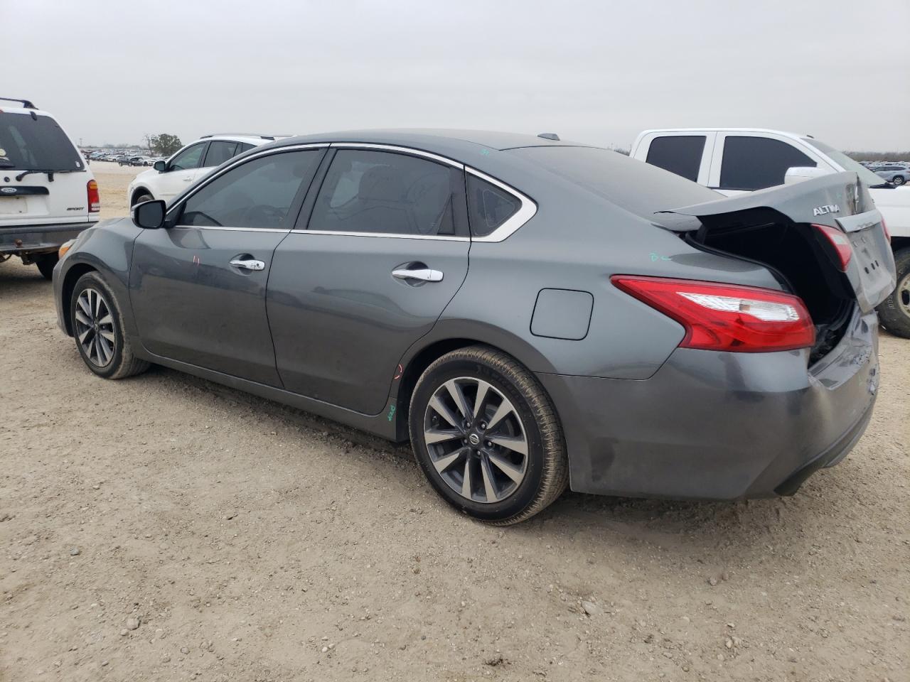 2017 Nissan Altima - Image 2