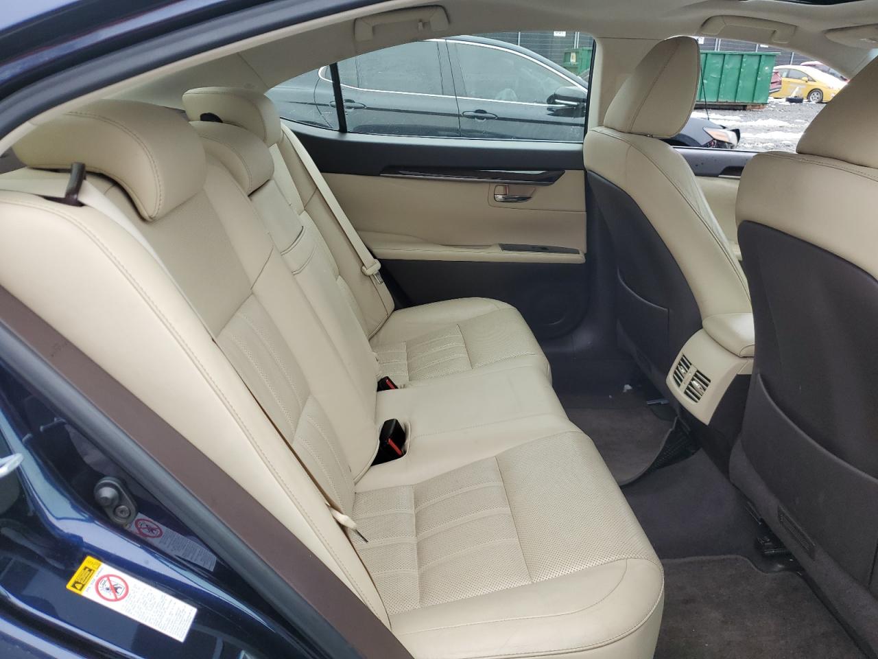 2016 Lexus ES - Image 10