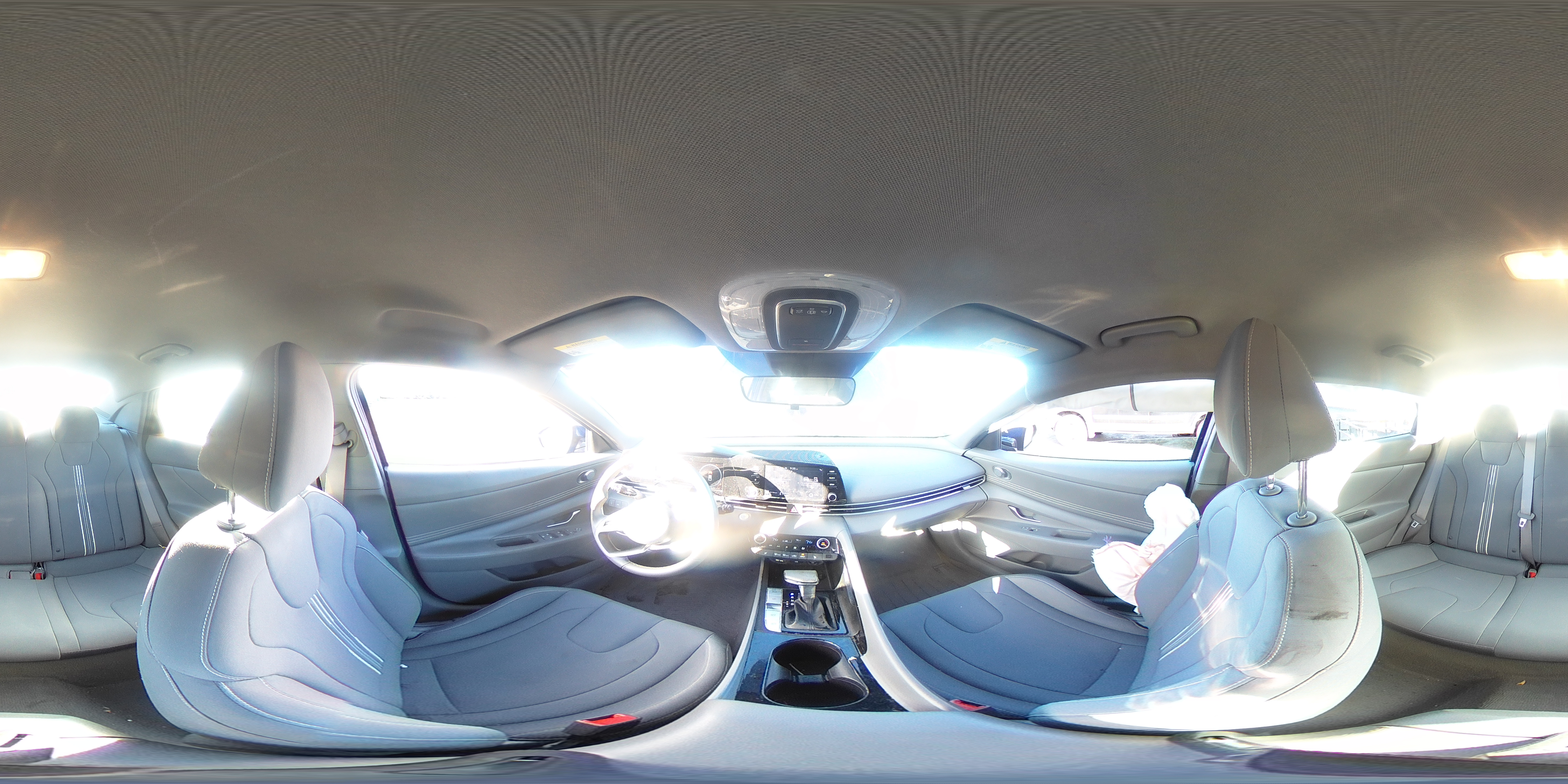 2022 Hyundai Elantra - Image 13