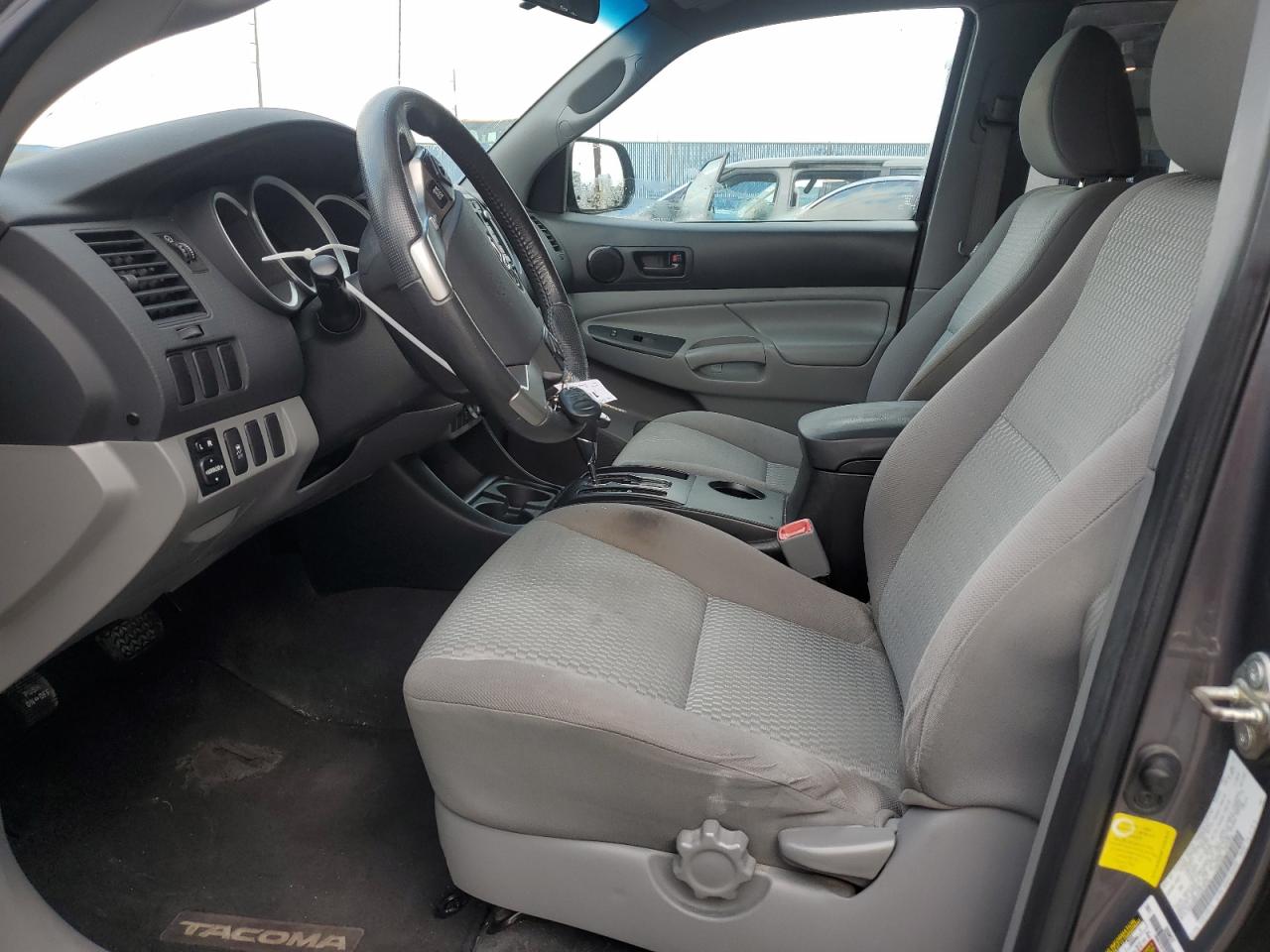 2015 Toyota Tacoma - Image 7